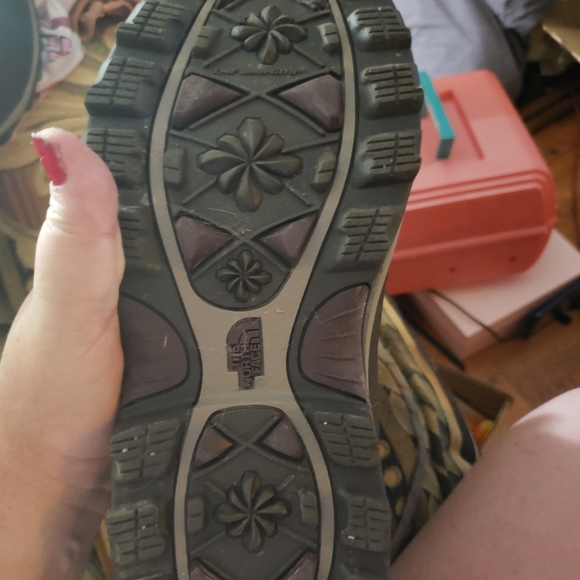 Woman size 9 North Face solid winter boot - Picture 6 of 6